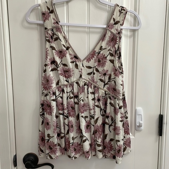 American Eagle Outfitters Tops - American Eagle flower top.  S